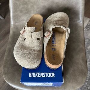 Birkenstock Boston soft footbed in taupe suede - Size 38 / 7-7.5 Regular/Wide